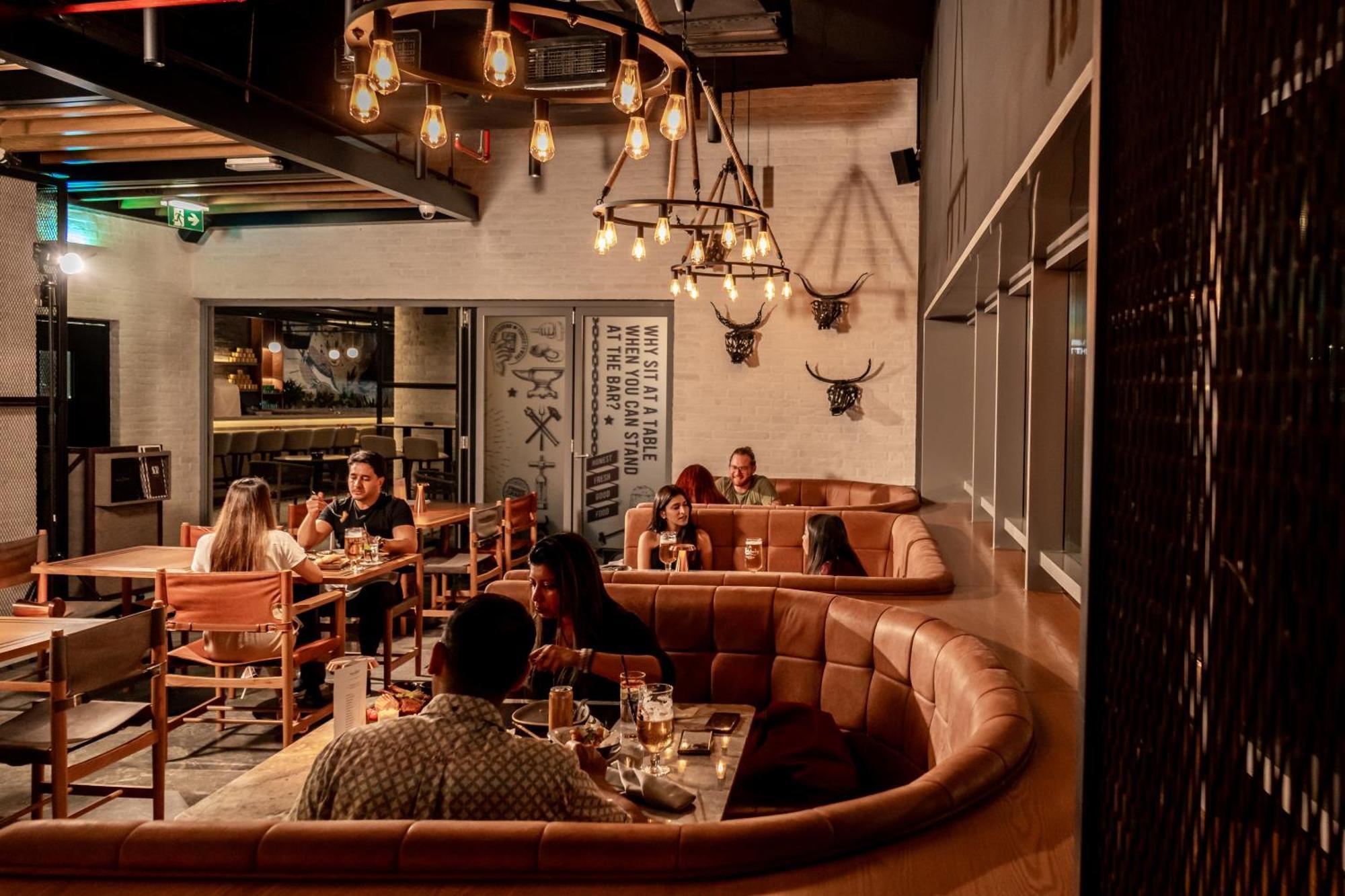 The First Collection Dubai Business Bay Ξενοδοχείο Εξωτερικό φωτογραφία The interior of the bar