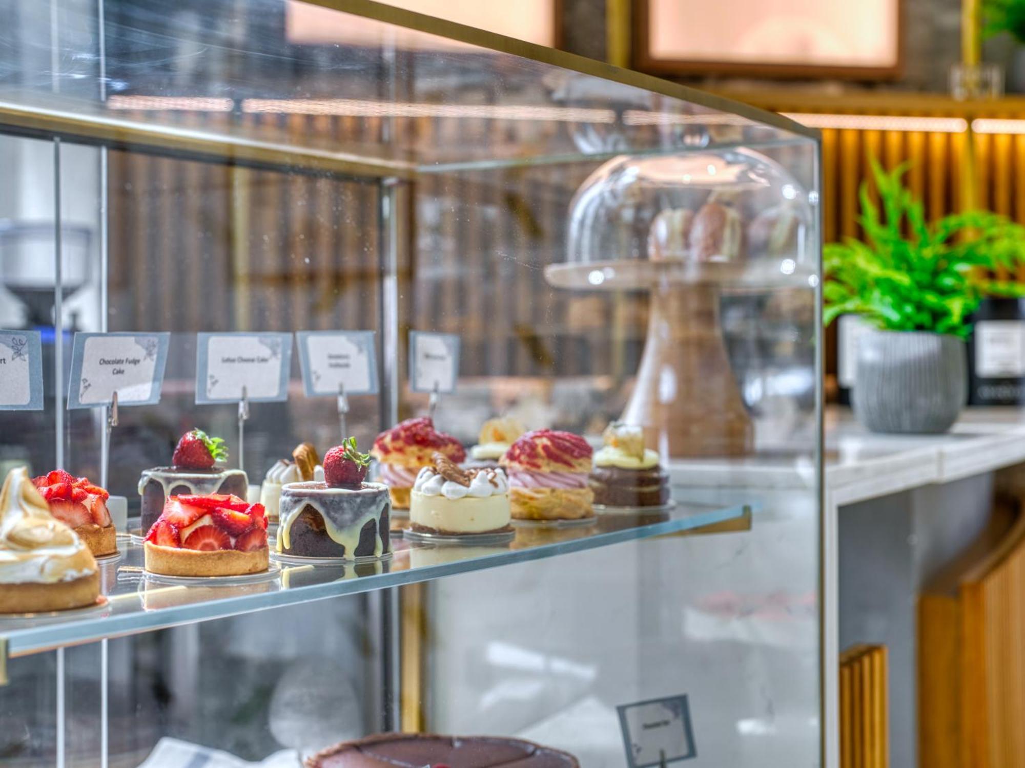 The First Collection Dubai Business Bay Ξενοδοχείο Εξωτερικό φωτογραφία "The pastry shop is open for business"